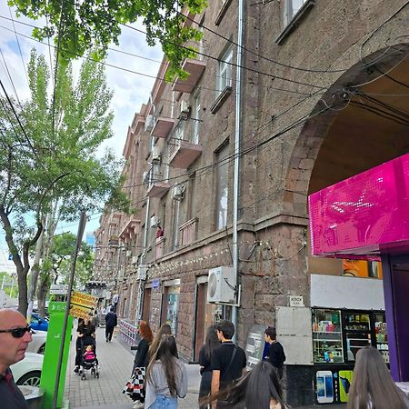 Прекрасная 4-Ех Комнатная Квартира В Самом Центре Yerevan Bagian luar foto